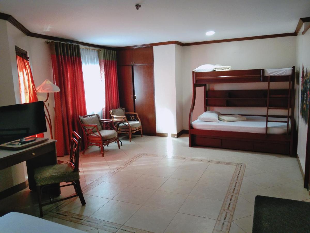 The Golden Pine Hotel Baguio City Bagian luar foto