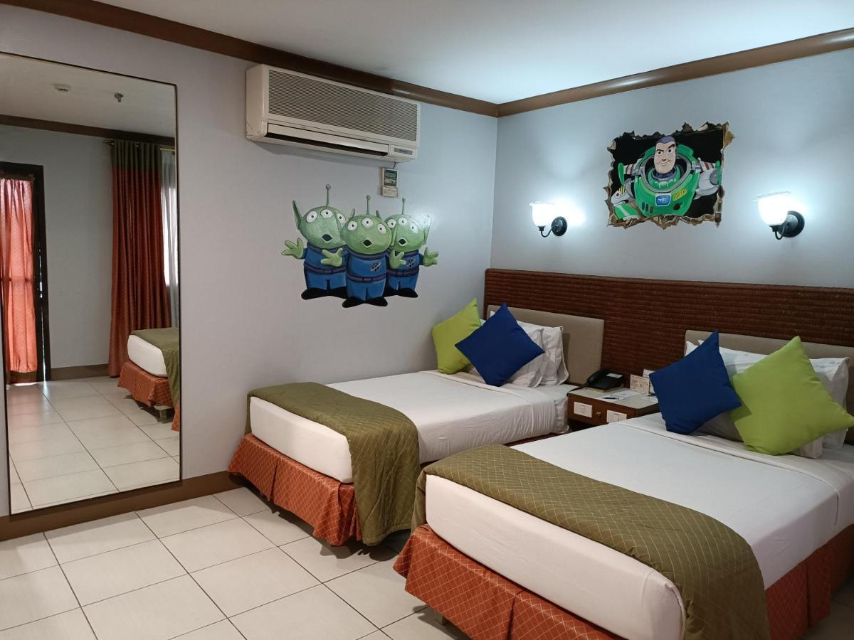 The Golden Pine Hotel Baguio City Bagian luar foto